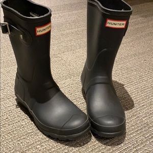 Size 6W Matte Black Short Hunter Boots!